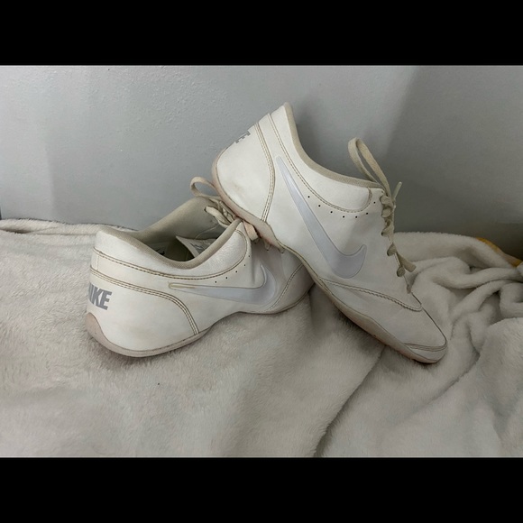Nike Cheer Unite, cheer shoes, size 9 - Picture 2 of 4